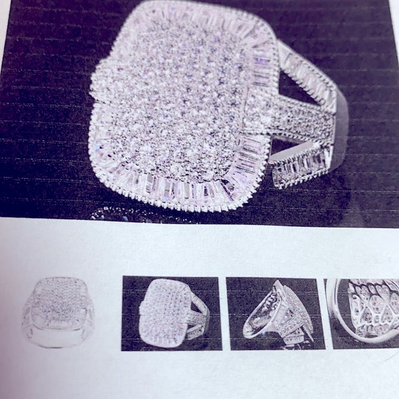 Bella Luce Diamond Simulant Ring - Picture 3 of 10